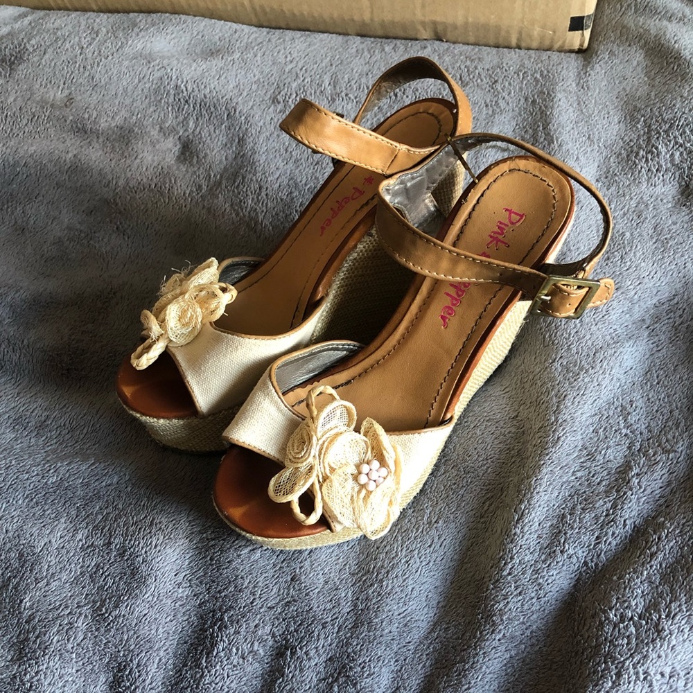 Pink & Pepper size 7 wedges